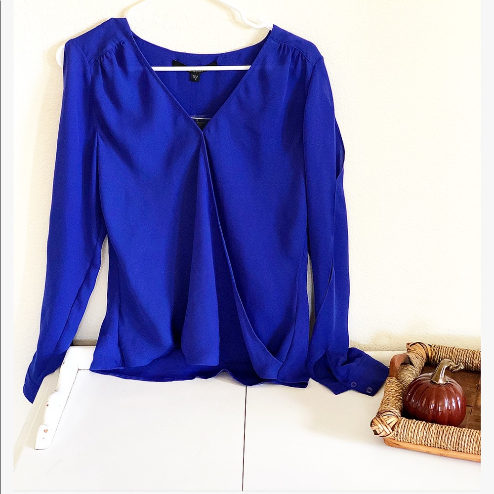 🆕Guess Peek-a-Boo Sleeve Blouse